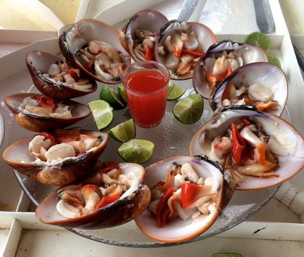 Delicious fresh clams provided by the fishermen with lime and hot sauce